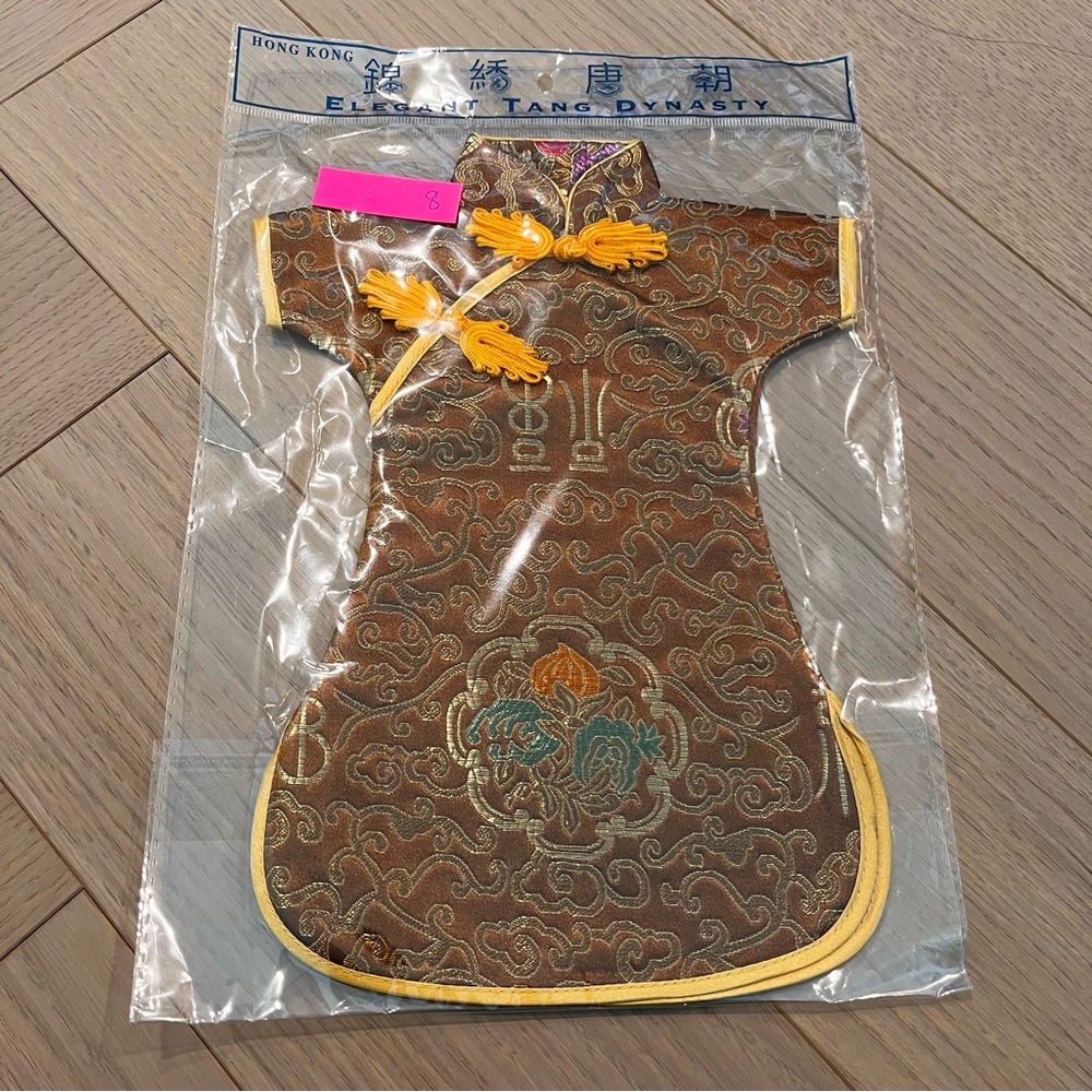 # 8 - WINE BOTTLE COVER - ASIAN COSTUME